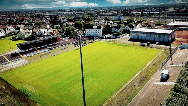 继阿扎尔之后，帕尔默成切尔西首位在联赛参与进球超25球的球员.